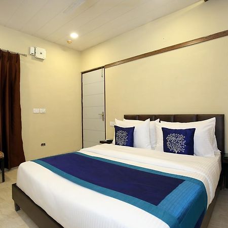 Capital O 9822 Hotel Seven Chandīgarh Exterior foto