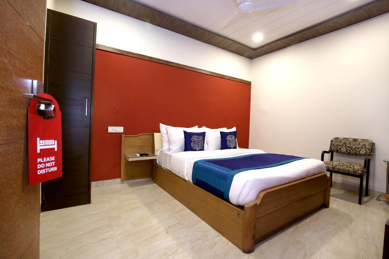 Capital O 9822 Hotel Seven Chandīgarh Exterior foto