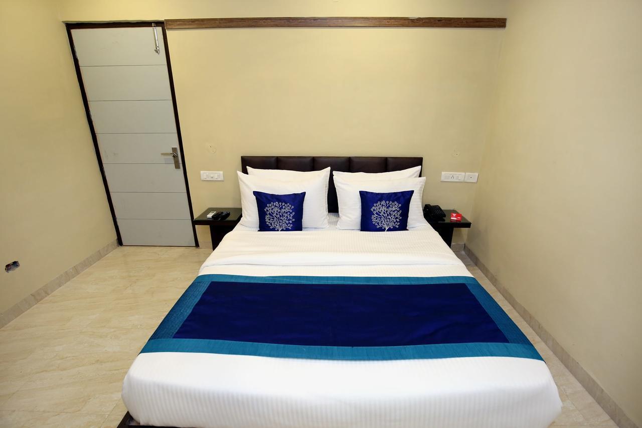 Capital O 9822 Hotel Seven Chandīgarh Exterior foto