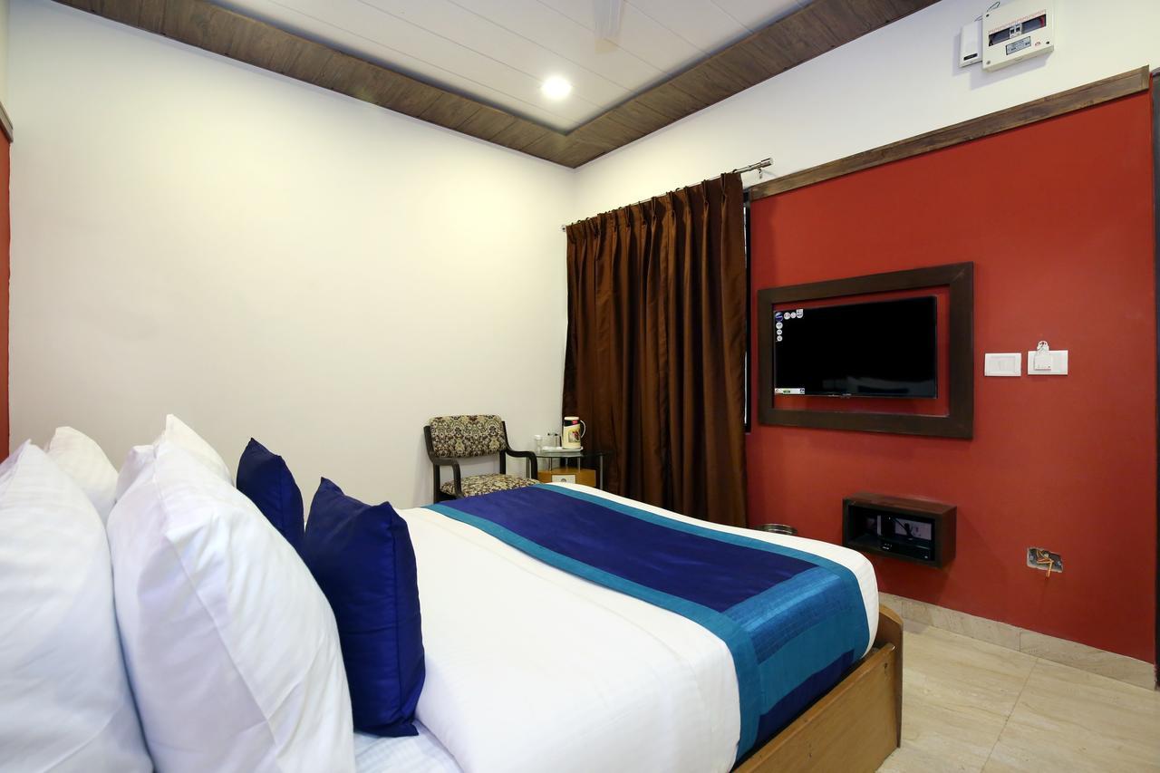 Capital O 9822 Hotel Seven Chandīgarh Exterior foto
