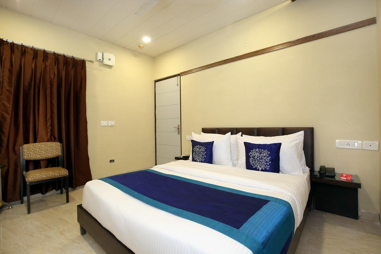 Capital O 9822 Hotel Seven Chandīgarh Exterior foto
