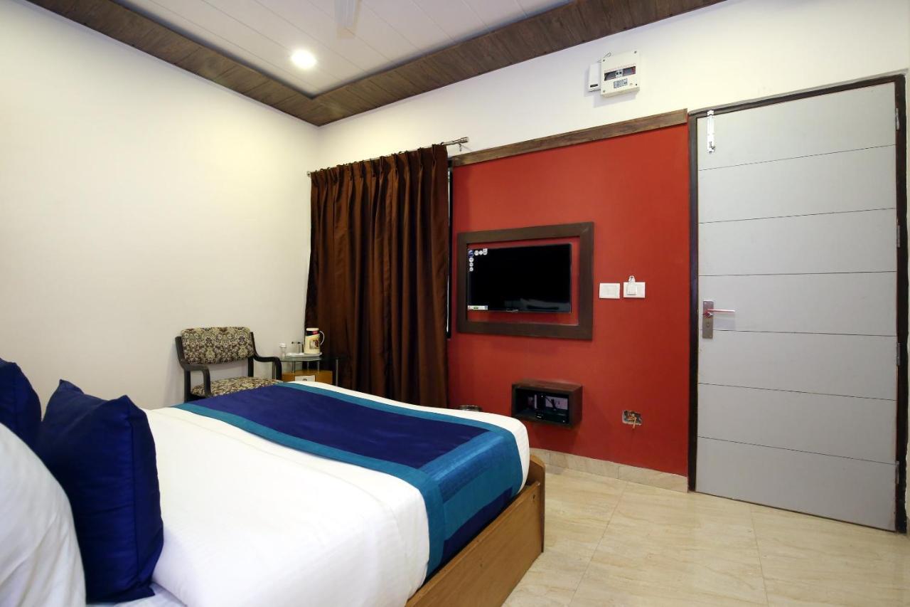 Capital O 9822 Hotel Seven Chandīgarh Exterior foto